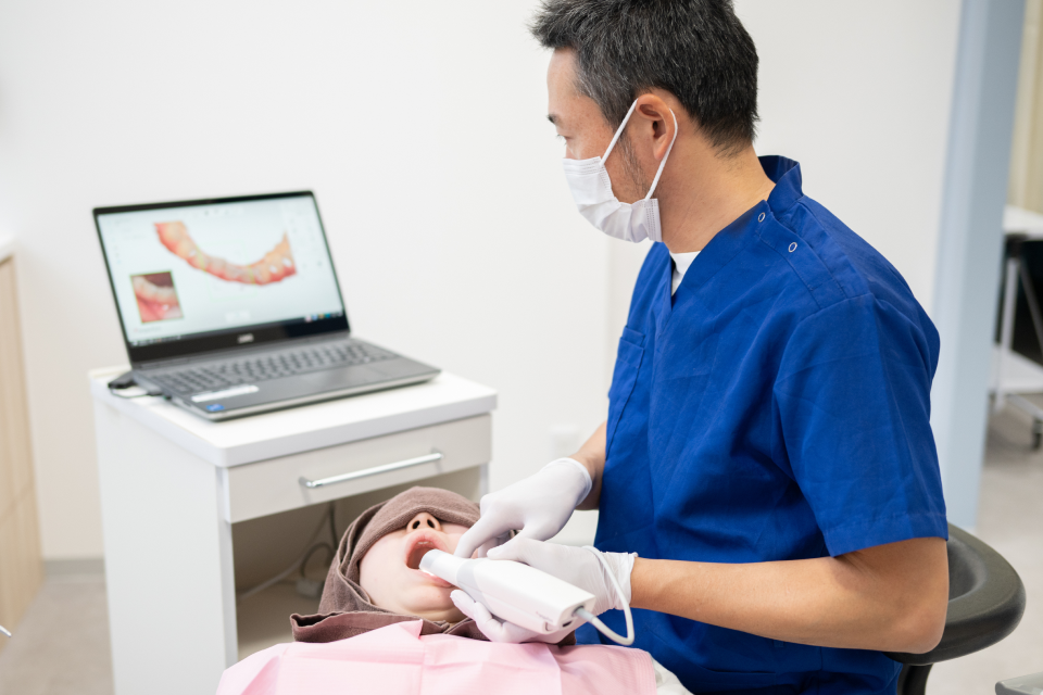 精密な詰め物・被せ物治療