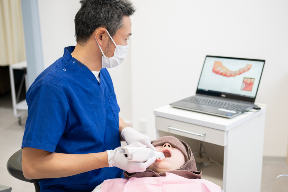 口腔内スキャナーによる負担の少ない精密な型取り